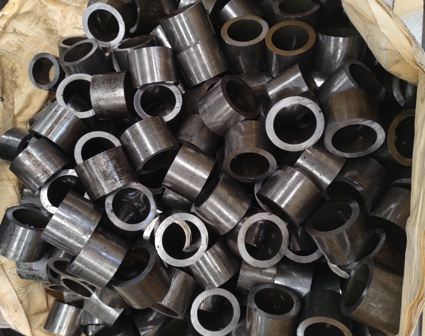 20#無(wú)縫鋼管切割